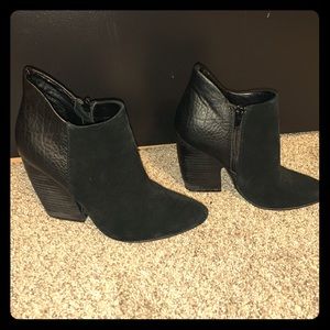 Crown Vintage Ankle Booties Sz 6